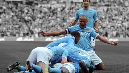 爱游戏体育在线赛事-大比分战胜对手，强队稳坐积分榜首位，大比分比赛