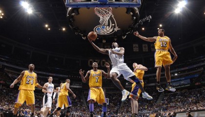 爱游戏体育在线-_双打比赛激烈交锋，橙色沙滩上的精彩对决_，双打比赛是什么意思